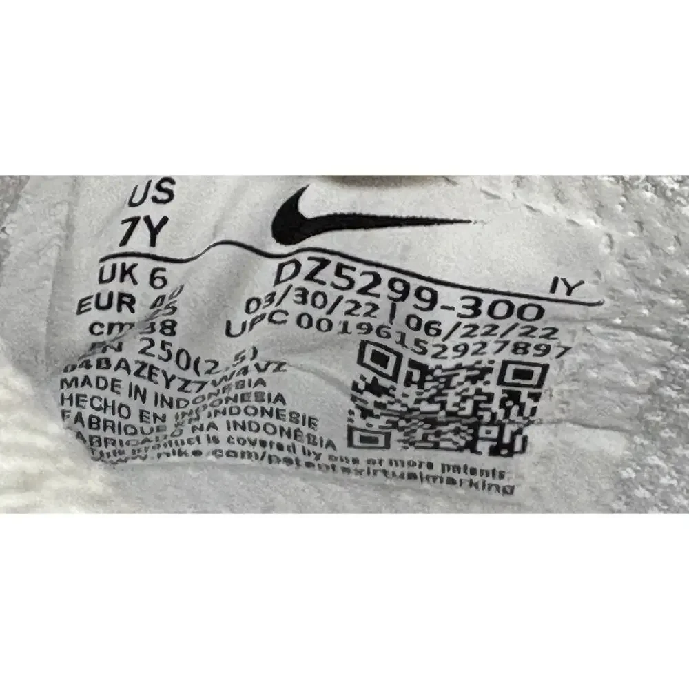 Nike Dunk Low “Foam Finger” Size 7 Pre-Owned Boys/Girls Kids Sneaker